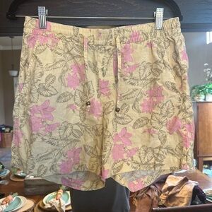 YELLOW Margaritaville Women's No Passport Required Short M